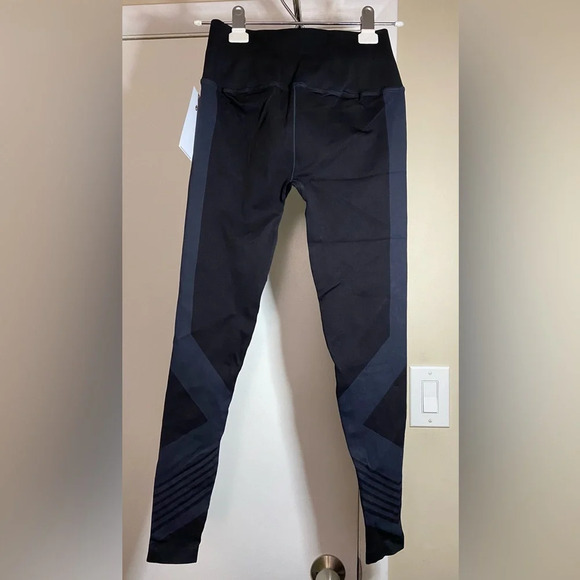 NWT Spiritual Gangster Black w/Gray Stripe Seamless Compression Leggings M/L - Picture 3 of 7